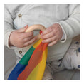 Laad afbeelding in galerijweergave, Playcycle speeldoek met houten ring regenboog waves