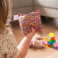 Laad afbeelding in galerijweergave, Sensorisch Pittenzakje - Confetti Regenboog