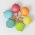 Laad afbeelding in galerijweergave, Houten pastel spinning tops 6 stuks