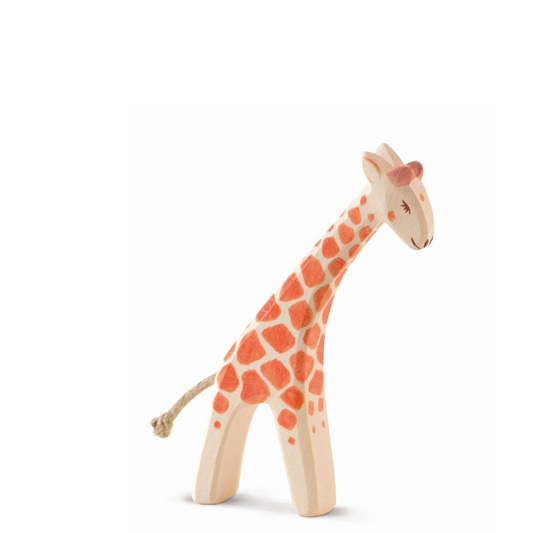 Giraffe klein met gebogen kop