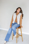 Laad afbeelding in galerijweergave, Bodywarmer Tyb Ultra Light Beige Multi Dots
