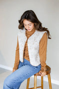 Laad afbeelding in galerijweergave, Bodywarmer Tyb Ultra Light Beige Multi Dots
