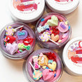 Laad afbeelding in galerijweergave, Love Love Me Dough Surprise Pot - Limited Edition
