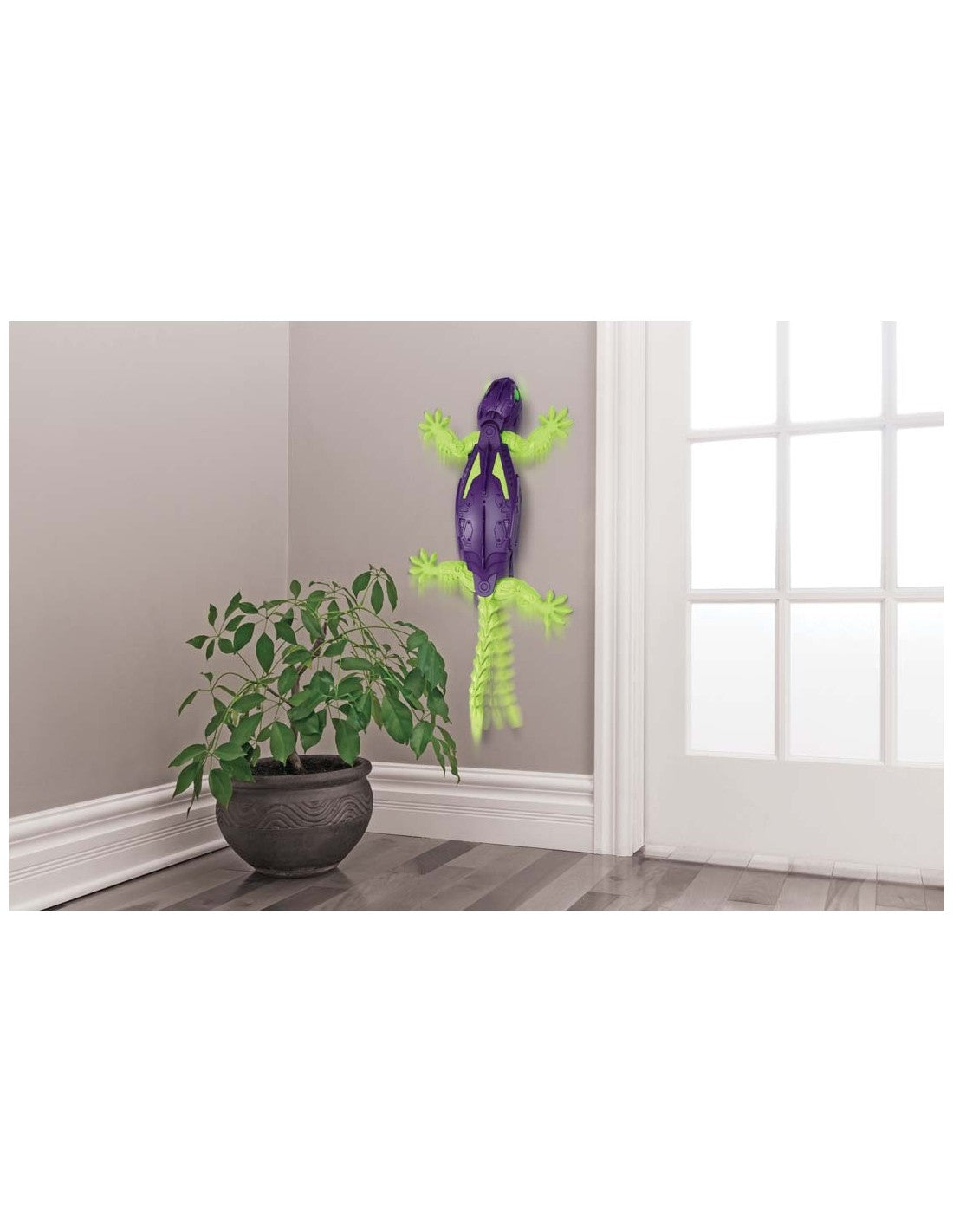Gecko Wall Crawler - Glow in the Dark.