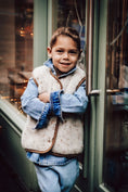 Laad afbeelding in galerijweergave, Bodywarmer Tyb Jr Ultra Light Beige Multi Dots

