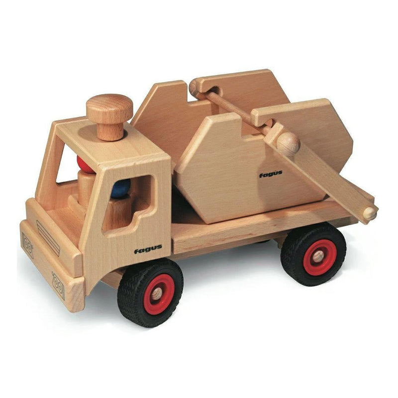 fagus-houten-vrachtauto-met-container-bestuurb