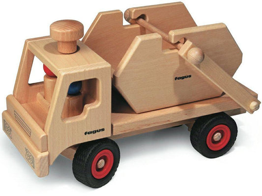 fagus-houten-vrachtauto-met-container-bestuurb