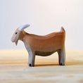 Laad afbeelding in galerijweergave, houten geit bumbu toys
