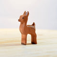 Laad afbeelding in galerijweergave, houten hertje bumbu toys
