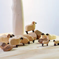 Laad afbeelding in galerijweergave, houten schaap bumbu toys

