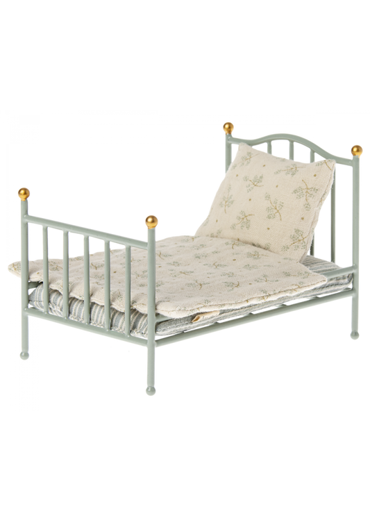 Vintage bed mint